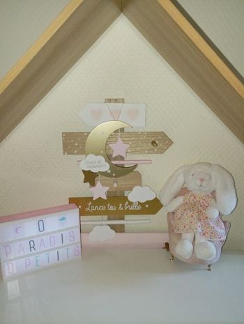 Peluche lapin fleuri pommette 