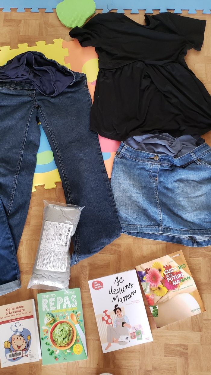 Lot maternité – vêtements taille S + coussin d’allaitement + livres - photo numéro 2