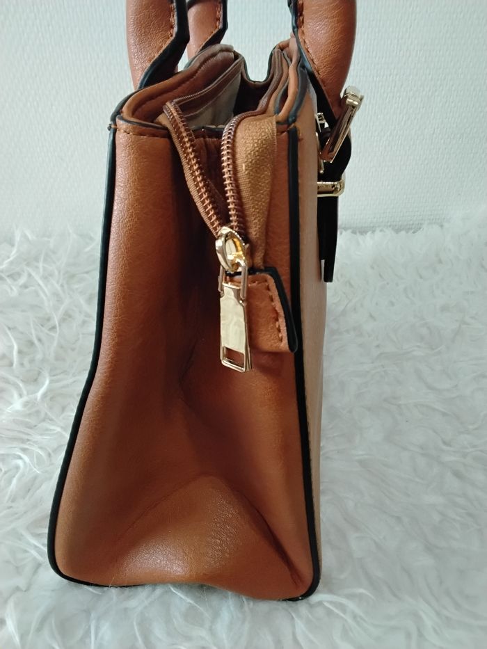 Sac à main 👜 élégant couleur camel parfait état - photo numéro 4