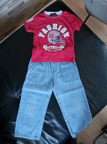 Ensemble jeans et tee-shirts mixte 4 ans en très bon état (78)