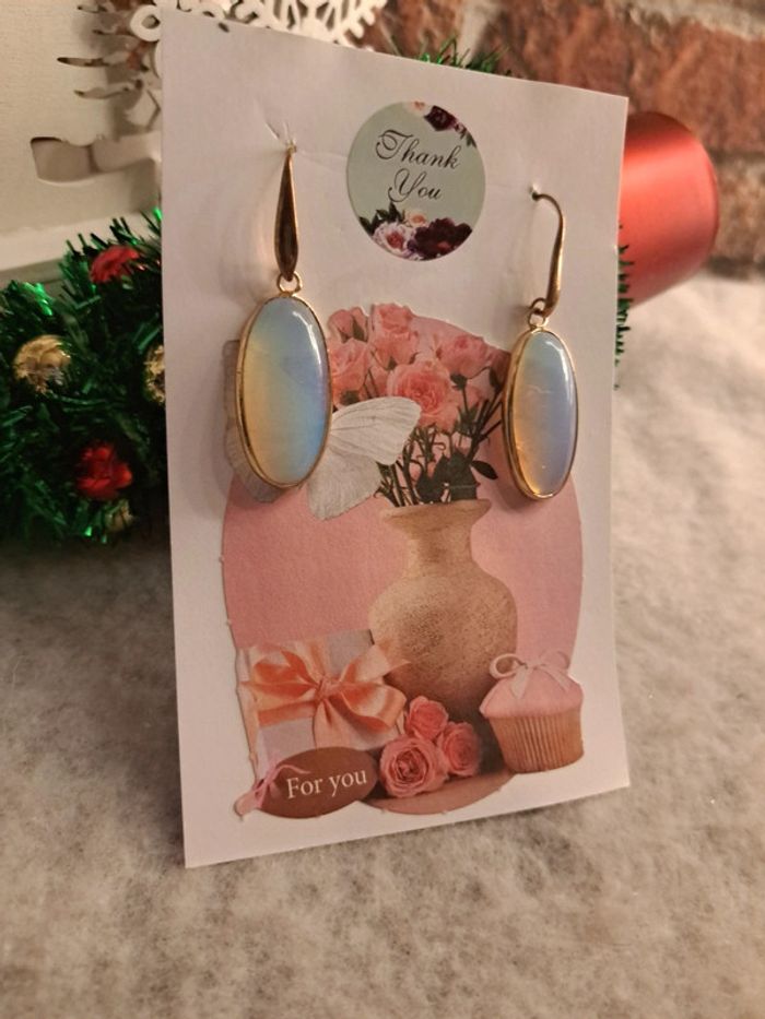 Boucles d'oreilles pendante doré et blanc translucide - photo numéro 5