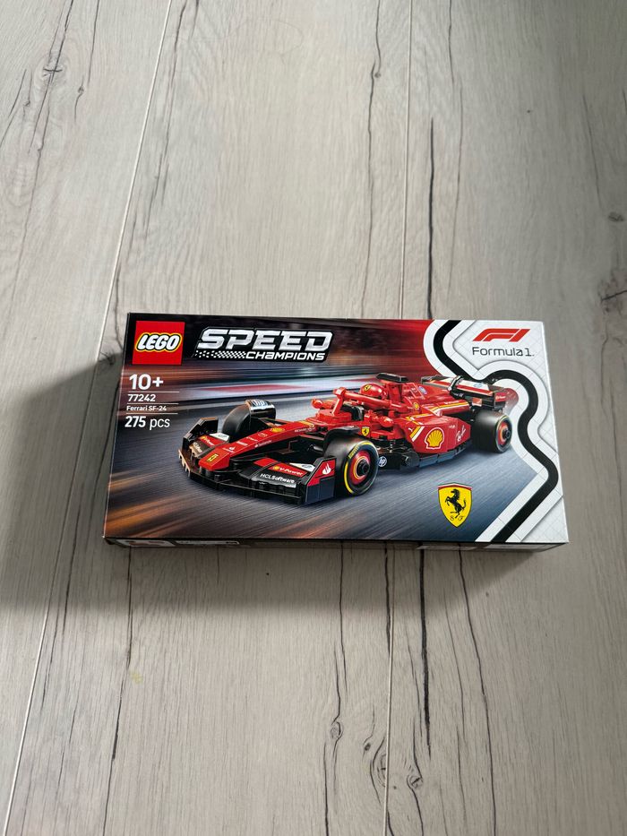 Lego formule 1 77242 complet