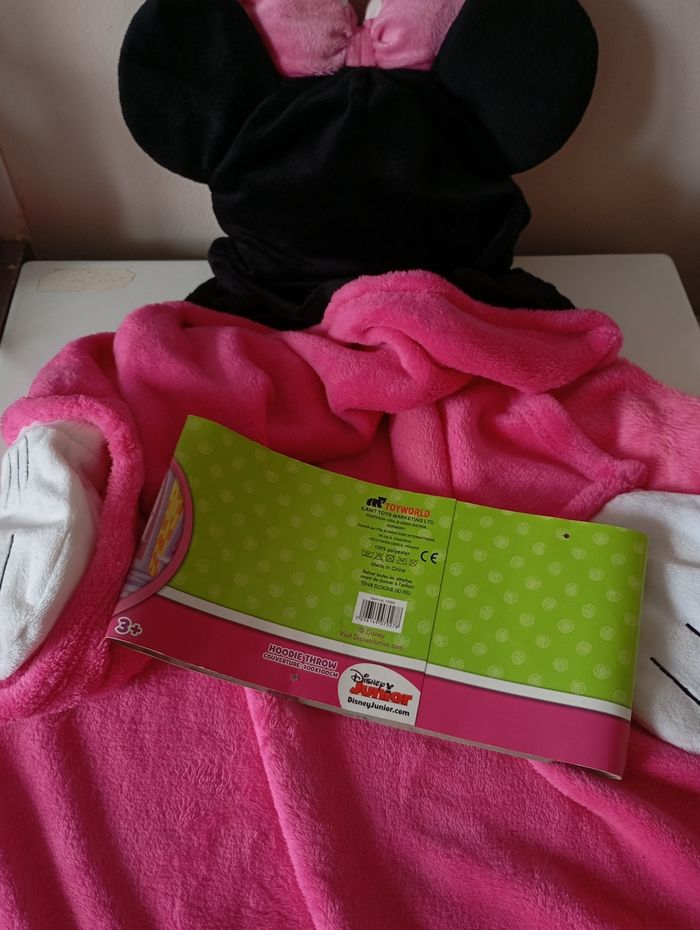 Couverture plaid cape douce . Rose Vif .Disney Minnie Mouse. 100x100 cm. État neuf - photo numéro 5