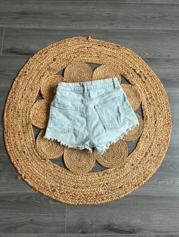 Short en jean H&M taille 34 - photo numéro 2