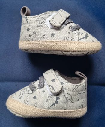 Petites chaussures dinosaure 0.3 mois