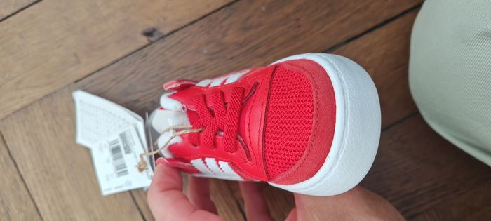 Basket enfant adidas taille 21 rouge blanc neuve - photo numéro 7