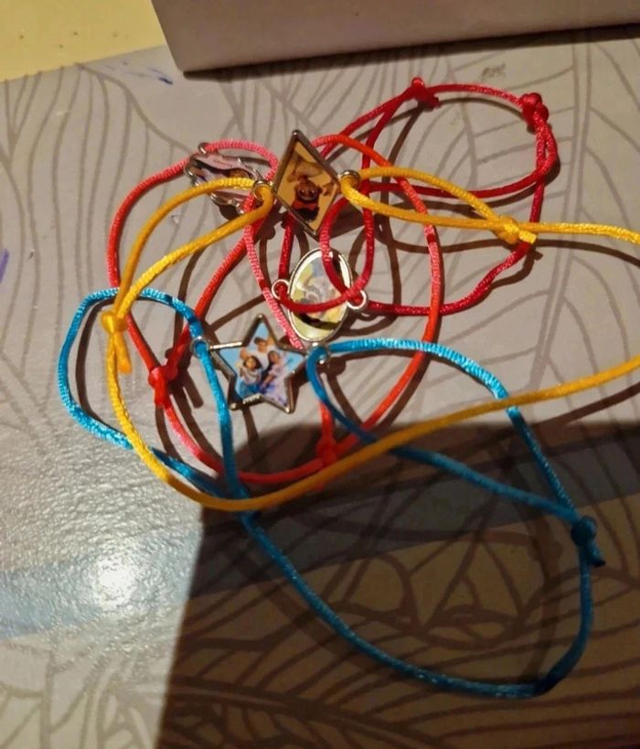 2 paires de boucles d oreilles et 4 bracelets - photo numéro 3