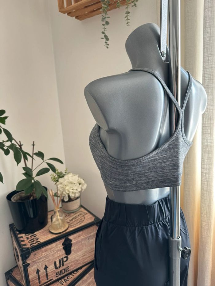 Brassière grise - photo numéro 9