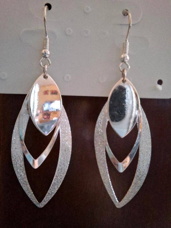 Belles Boucles d'Oreilles Pendantes Argentées - Style Moderne - photo numéro 3
