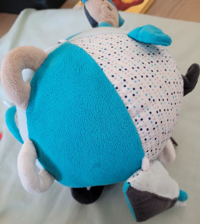 Balle d'activités bébé velours adaptée dès la naissance - photo numéro 10