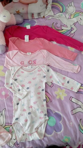Lot de 4 bodies 12mois 