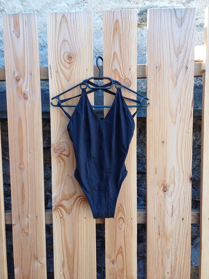 Joli maillot de bain une pièce noir dos croisé taille 38 - photo numéro 2