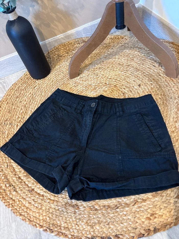 Short noir H&M femme taille 36 - photo numéro 3