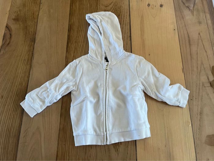 🤍 Gilet blanc à capuche – 18 mois – Kiabi 🧼
