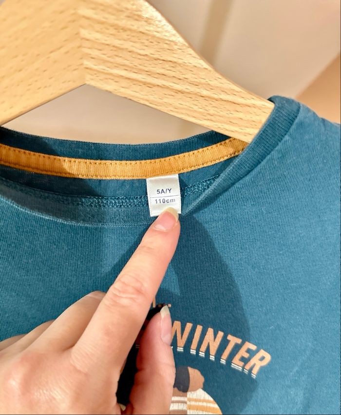 💜 Teeshirt vert sapin motif hiver okaidi taille 5 ans 💜 - photo numéro 3