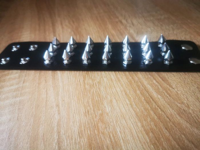 Bracelet punk rock **n e u f** clou rivet spike argente Noir cuir - photo numéro 2