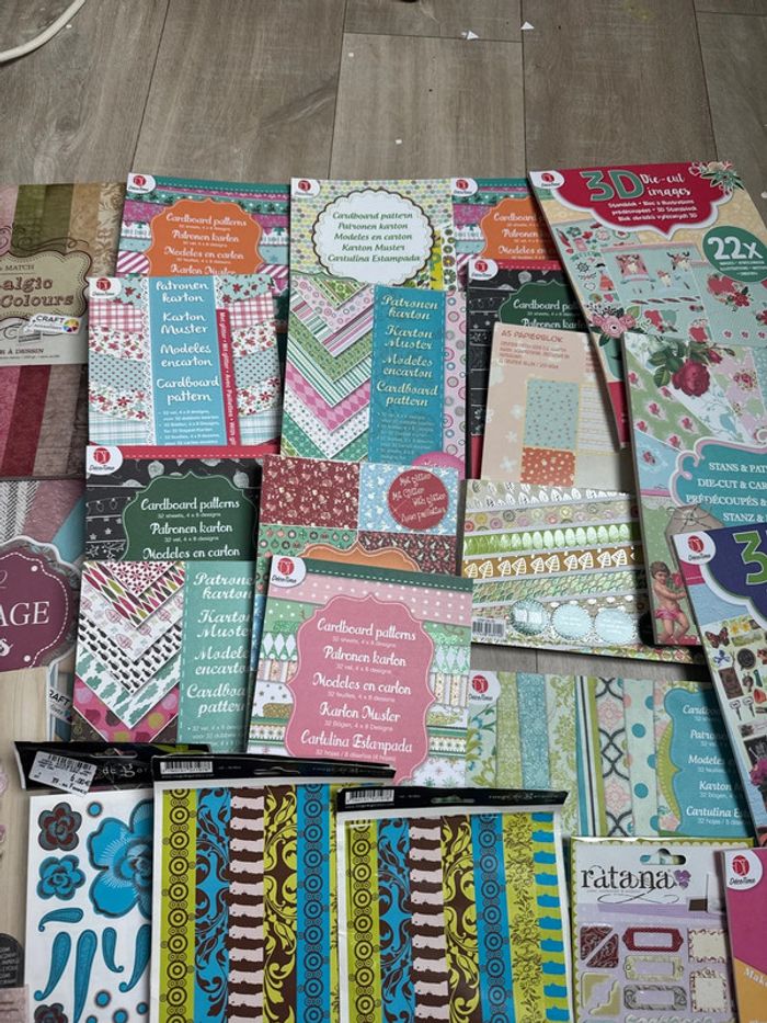 Gros lot de papiers scrapbooking pochoirs embellissements - photo numéro 3