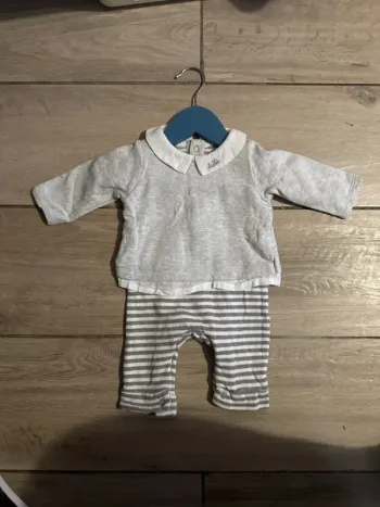 Ensemble Monoprix bébé fille ou garçon  0/1 mois