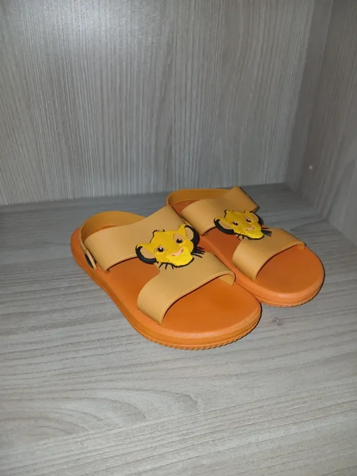🧡 Jolie sandales le roi lion pointure 29. - photo numéro 2