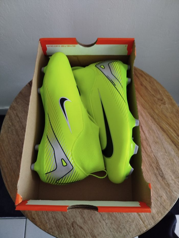 Crampons Nike T 38,5 - photo numéro 9