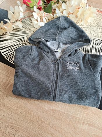 Veste à capuche, taille 8 ans, marque trois 25