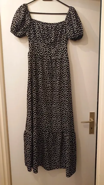 Robe été longue noir à fleurs blanches