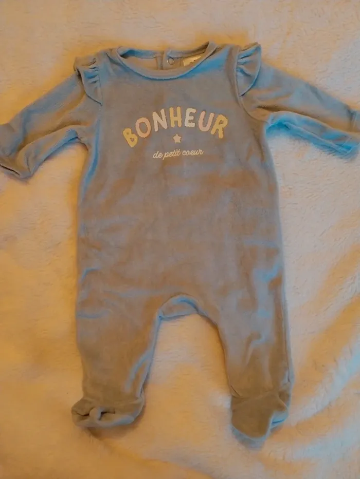 Pyjama 1 mois - photo numéro 3