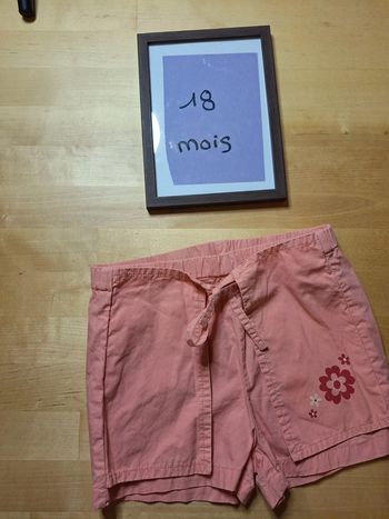Short pour fille taille 18mois marque Kiabi en très bon état
