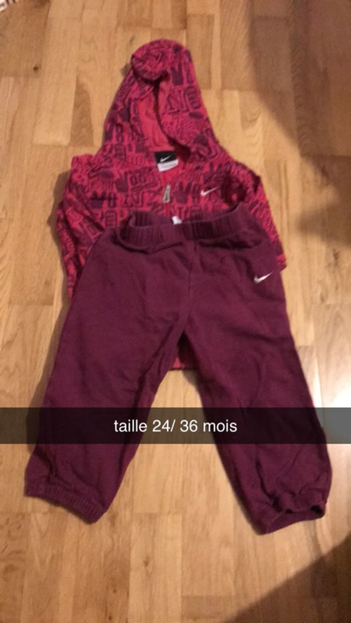 Ensemble de jogging Nike taille 24 mois - photo numéro 2