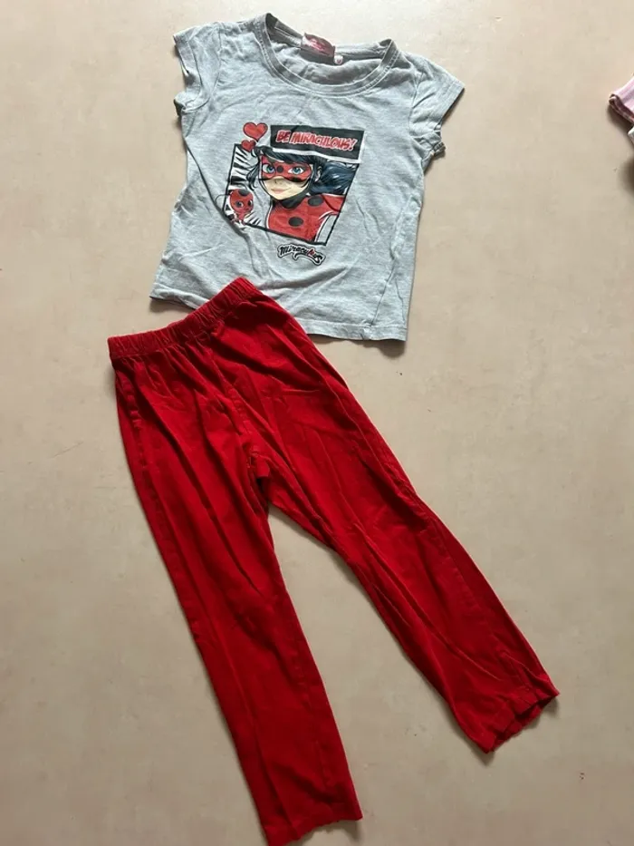 Pyjama 2 pièce miraculous taille 6 ans