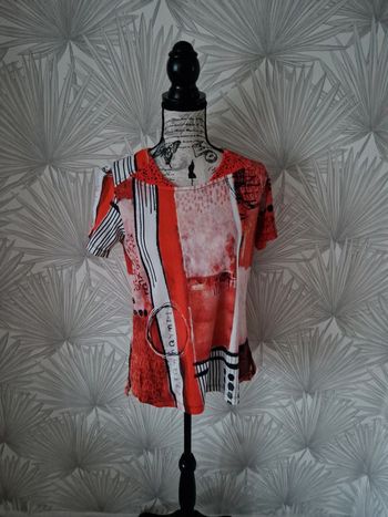 Joli tee-shirt manches courtes original taille 38