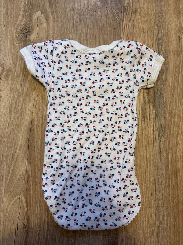 Lot 4 bodies manches courtes 3 mois Petit Bateau - photo numéro 13