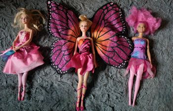Lot 3 poupées Barbie (danseuse et fée)