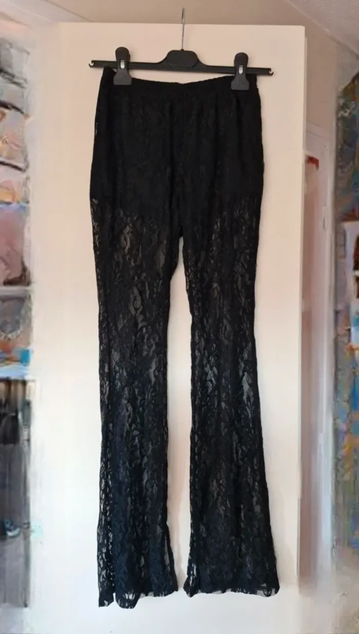 🎀 Pantalon en dentelle noire, short intégré - photo numéro 3