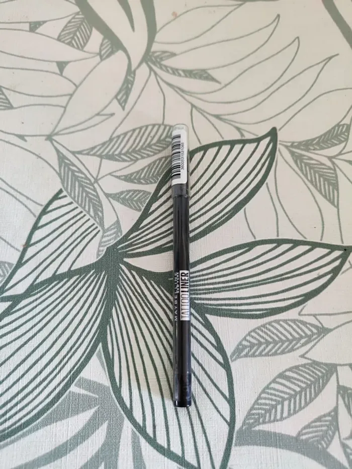 Maybelline tattoo liner crayon gel 900 deep onyx 1,3g à utiliser 24 mois après ouverture