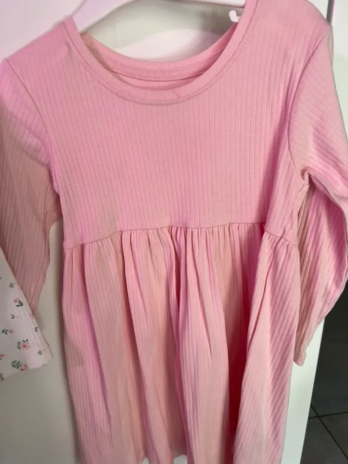 Lot 2 robes rose et fleurs fille Primark 18-24mois 92cm - photo numéro 3
