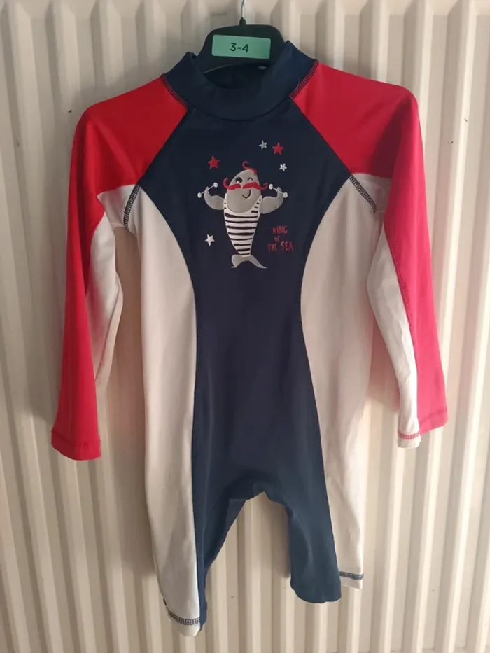 Combinaison maillot de bain anti UV 3 ans très bon état