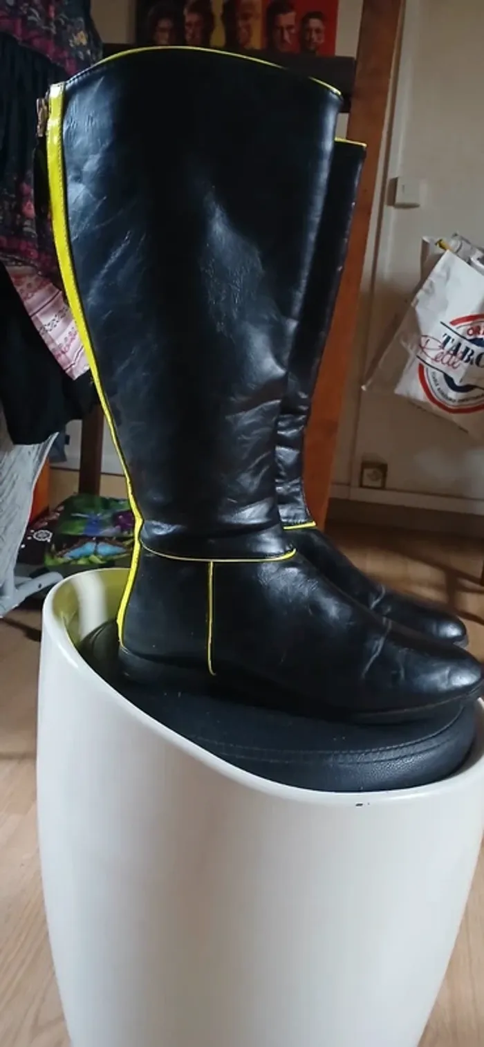 Grande botte noir - photo numéro 4