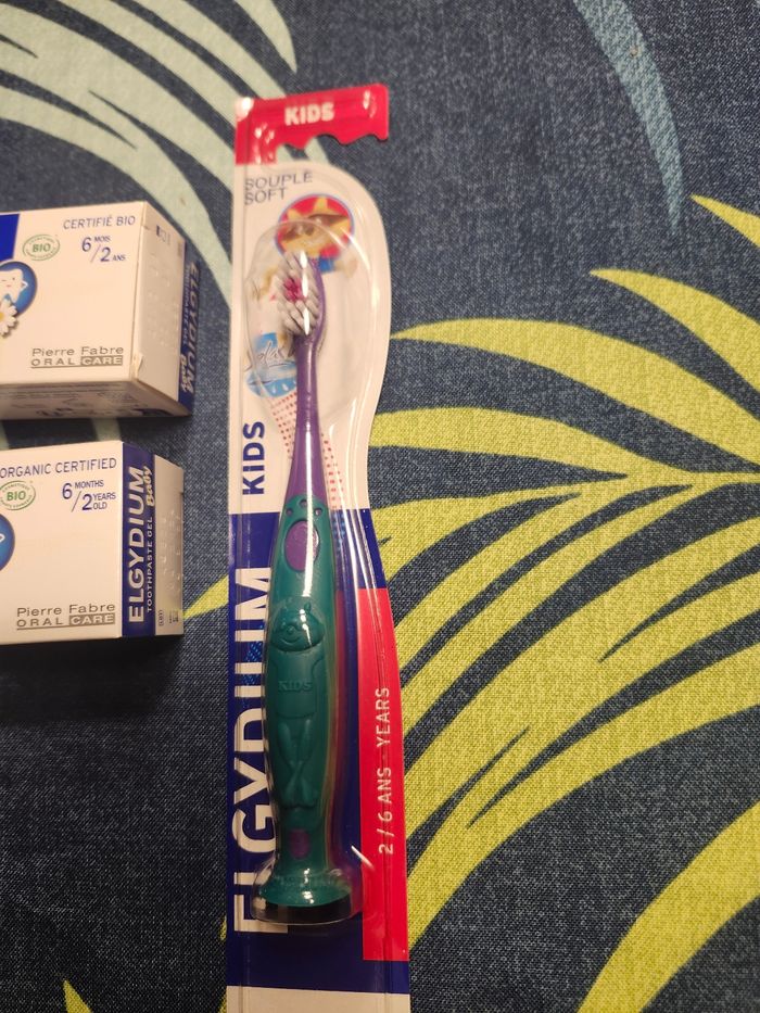 Lot brosses a dents dentifrice elgydium enfant bébé 2 ans - photo numéro 3