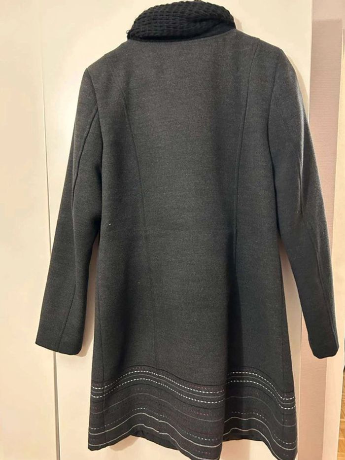 Manteau  gris avec  deco  sur le  bas T40 - photo numéro 6