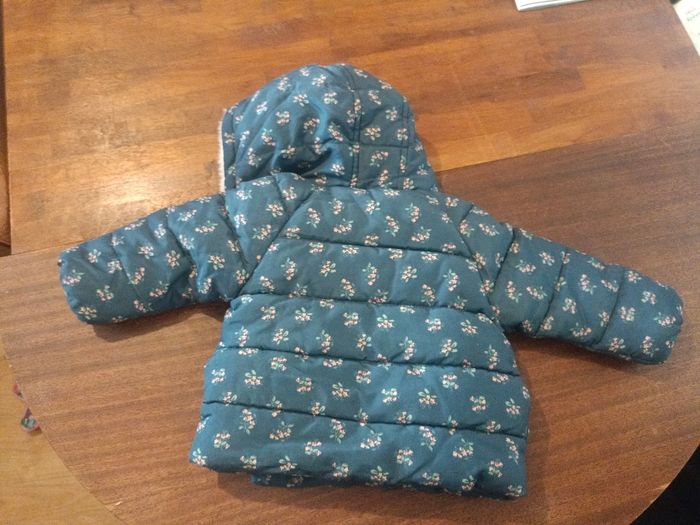 Superbe manteau  d'hiver bleu à fleurs - 9 mois - photo numéro 4