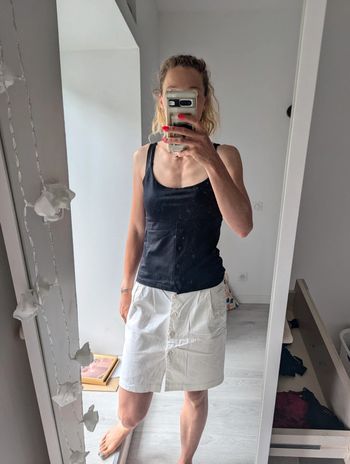 Jupe blanche à boutons