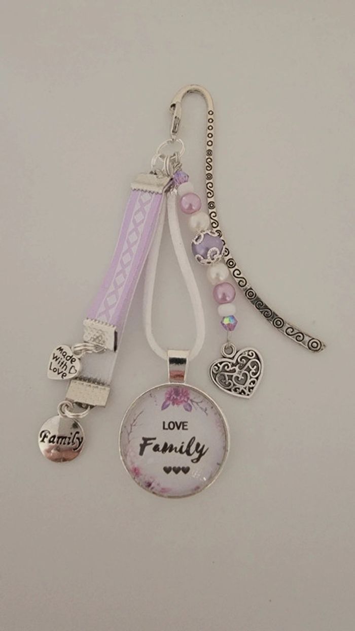 Cadeau famille, bijoux de sac ou marque page " love family "