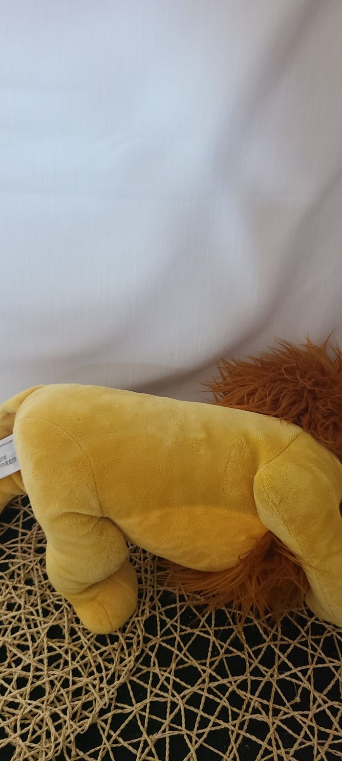 Peluche Mufasa Le Roi Lion Disney Parks 2020 Disneyland jaune couché - photo numéro 8