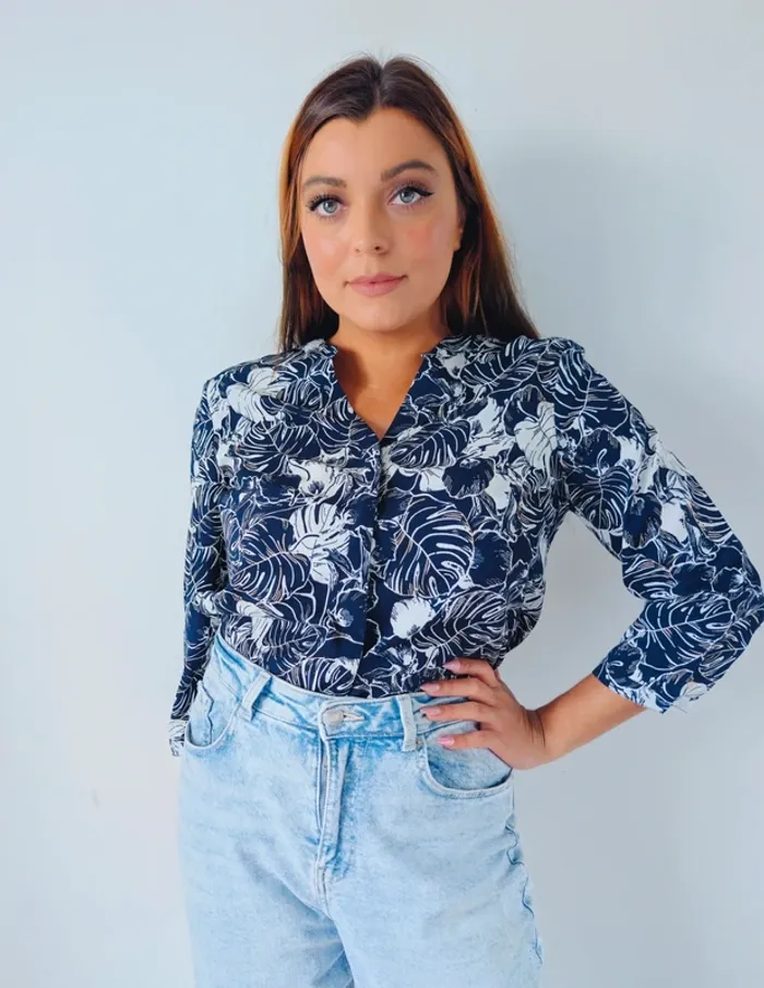 Blouse légère et fluide bleu marine imprimé tropical casual chic Damart taille 38 - photo numéro 2