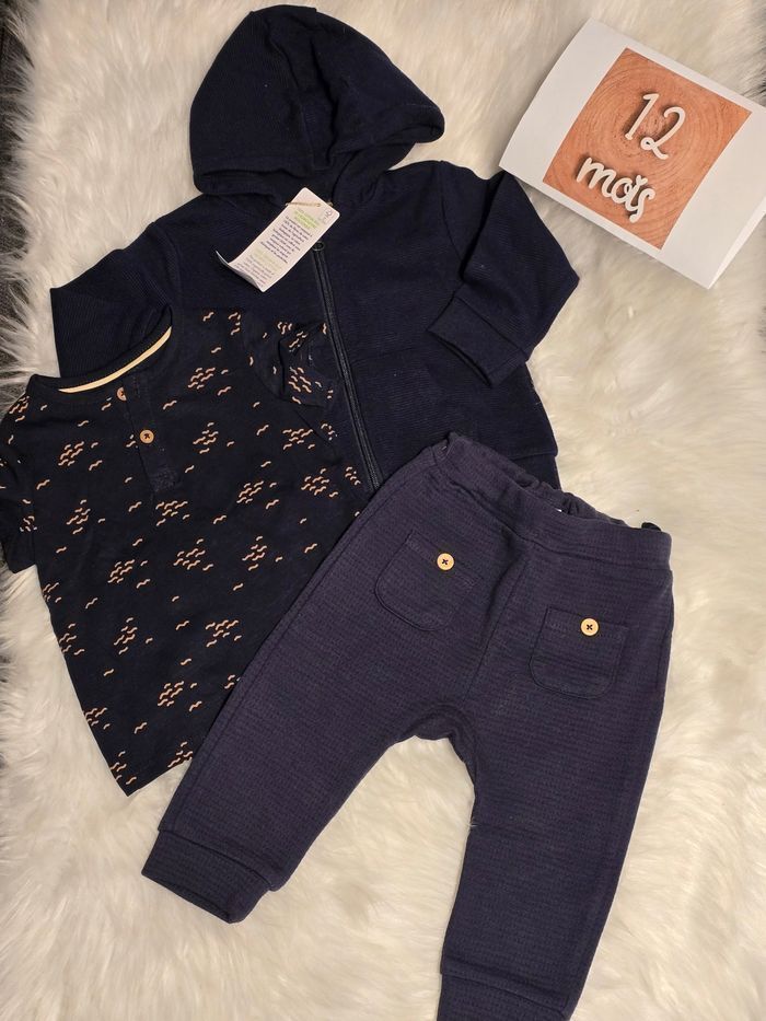 Neufs!!!!💙😍🤩  superbe ensemble   sweat zippé, teeshirt mc. Pantalon 12 mois garçon 💙 🤩😍 - photo numéro 2