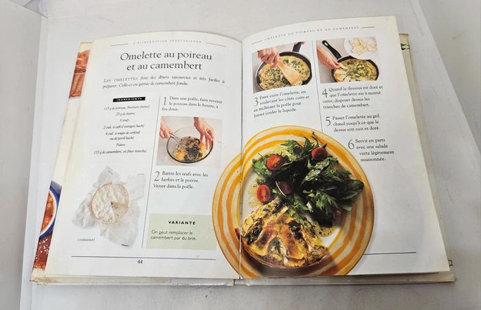 "Petit guide du bien-être. L'alimentation végétarienne".
60 pages.
ISBN : 3.8290.3666.3 - photo numéro 7