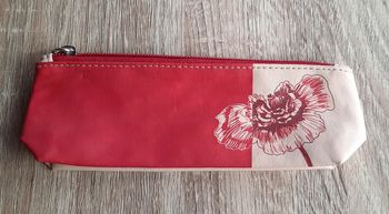 Trousse neuve rouge et beige