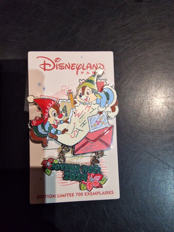 3 Pins Disneyland Paris Noël 2024 Mickey Minnie - LE 700 ex. - photo numéro 4