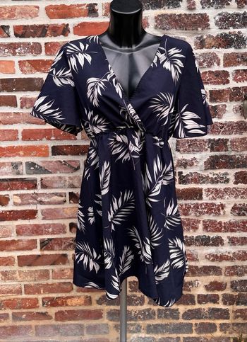 🌿Robe cache-cœur à motif feuilles Taille 34 – Shein